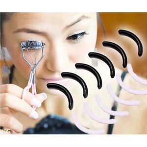 Set of black and white eyelashes curlers